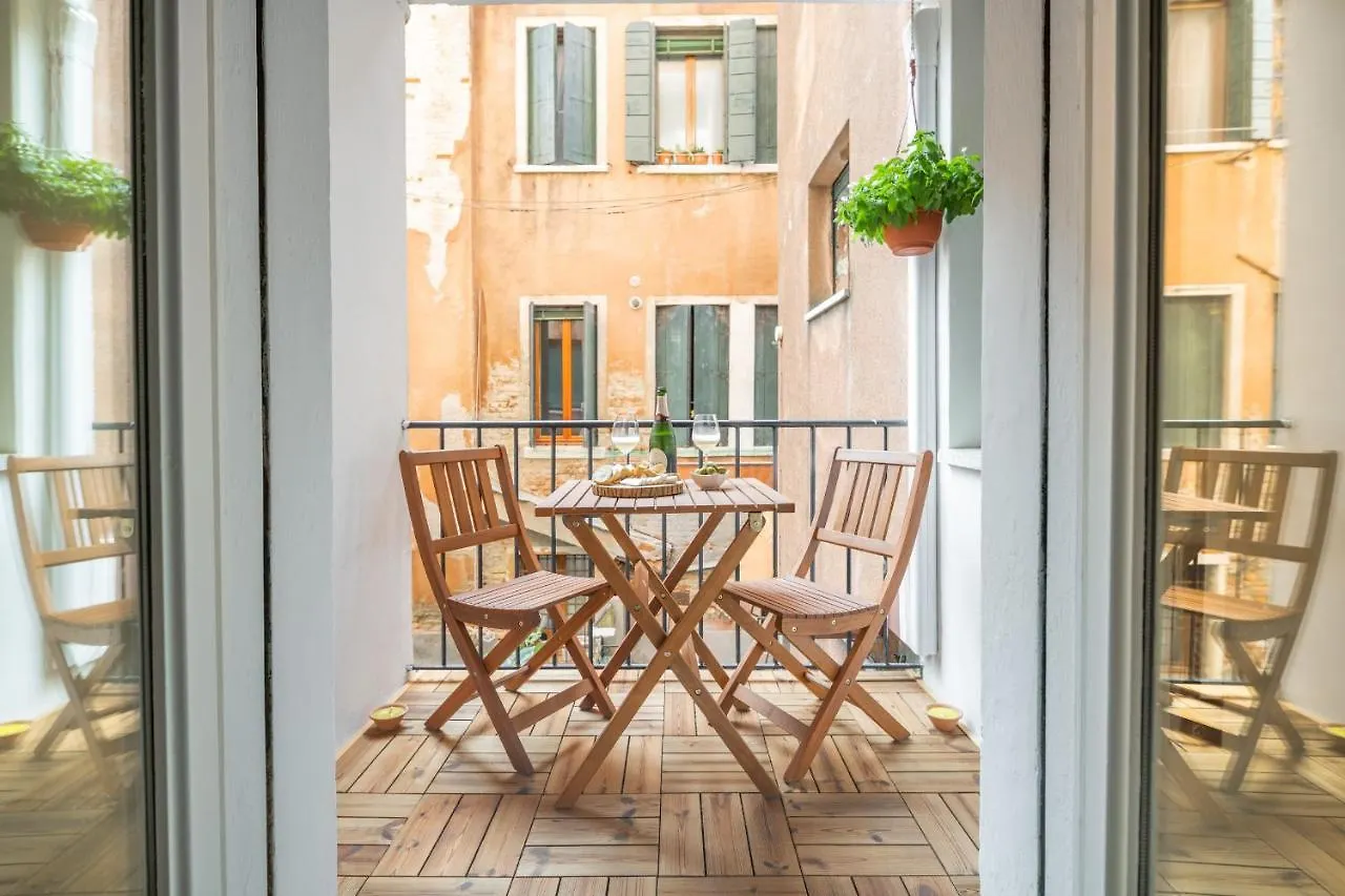 Ca Del Mar Venice Luxury Apartments 0*,